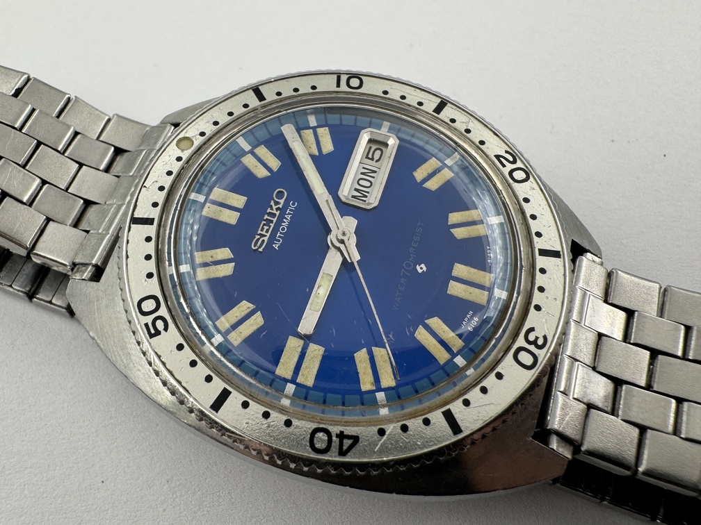 Vintage SEIKO 6106-8109 Skin Diver Automatic Blue Chevron Dial Cal 6106B - 38 mm - Image 2