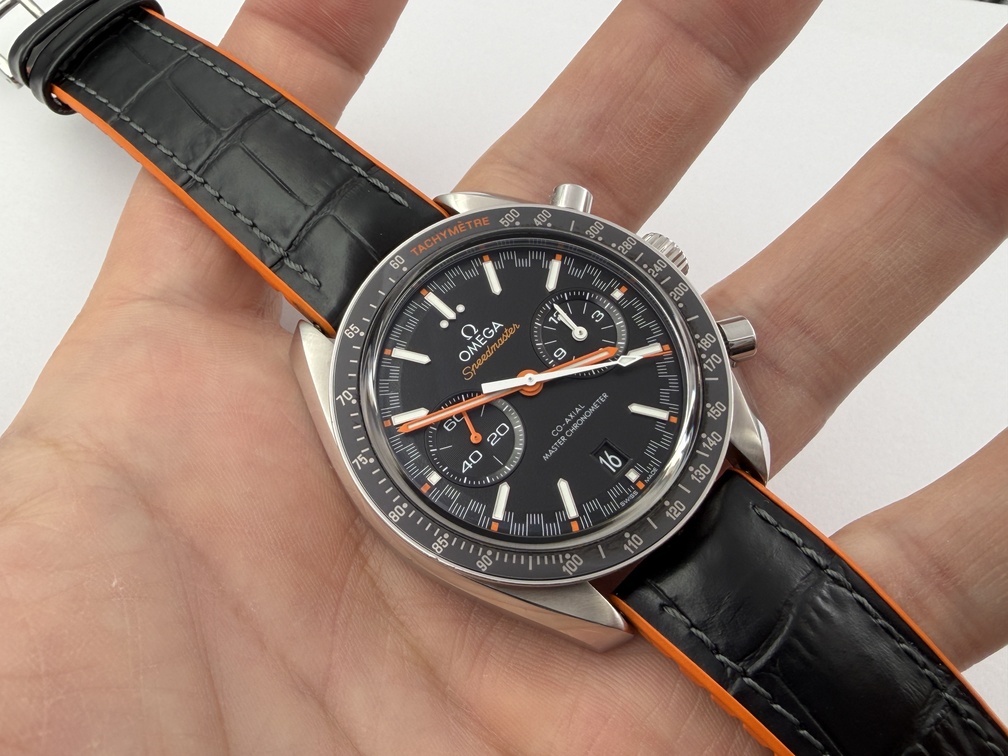 OMEGA Speedmaster Racing Orange Chronograph Cal Ω 9900 Automatic Co-Axial - 44mm - Image 2